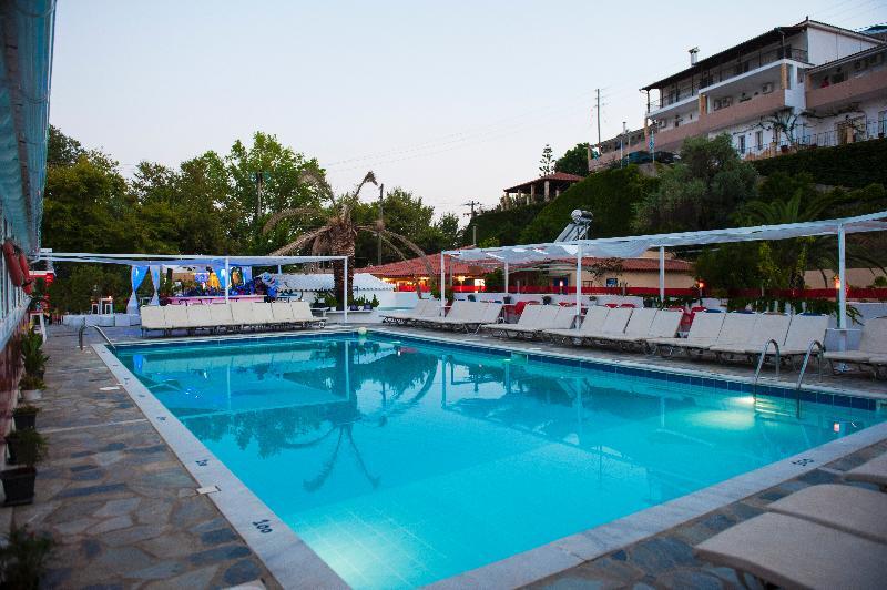 Roulla Studios & Apartments Platanias  Exteriör bild